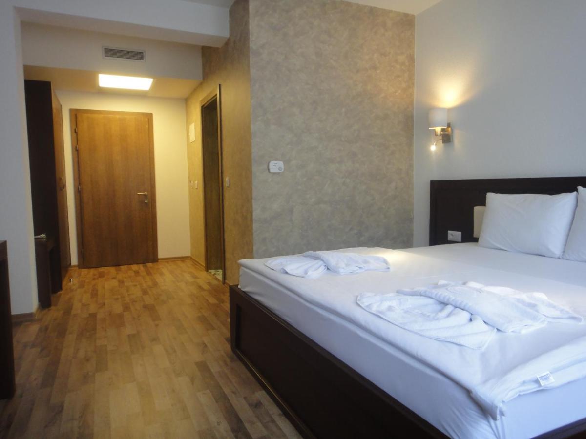 Hotel Centrum Призрен Экстерьер фото