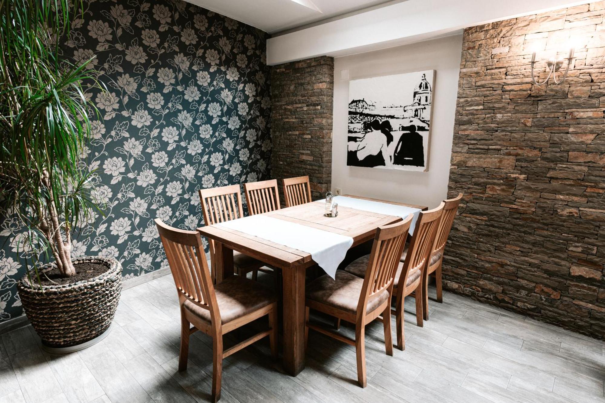 Hotel Centrum Призрен Экстерьер фото